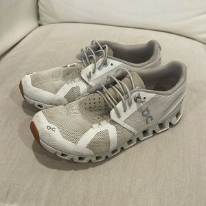On Running Cloud 5 Running Shoes Pearl/White Size 5.5